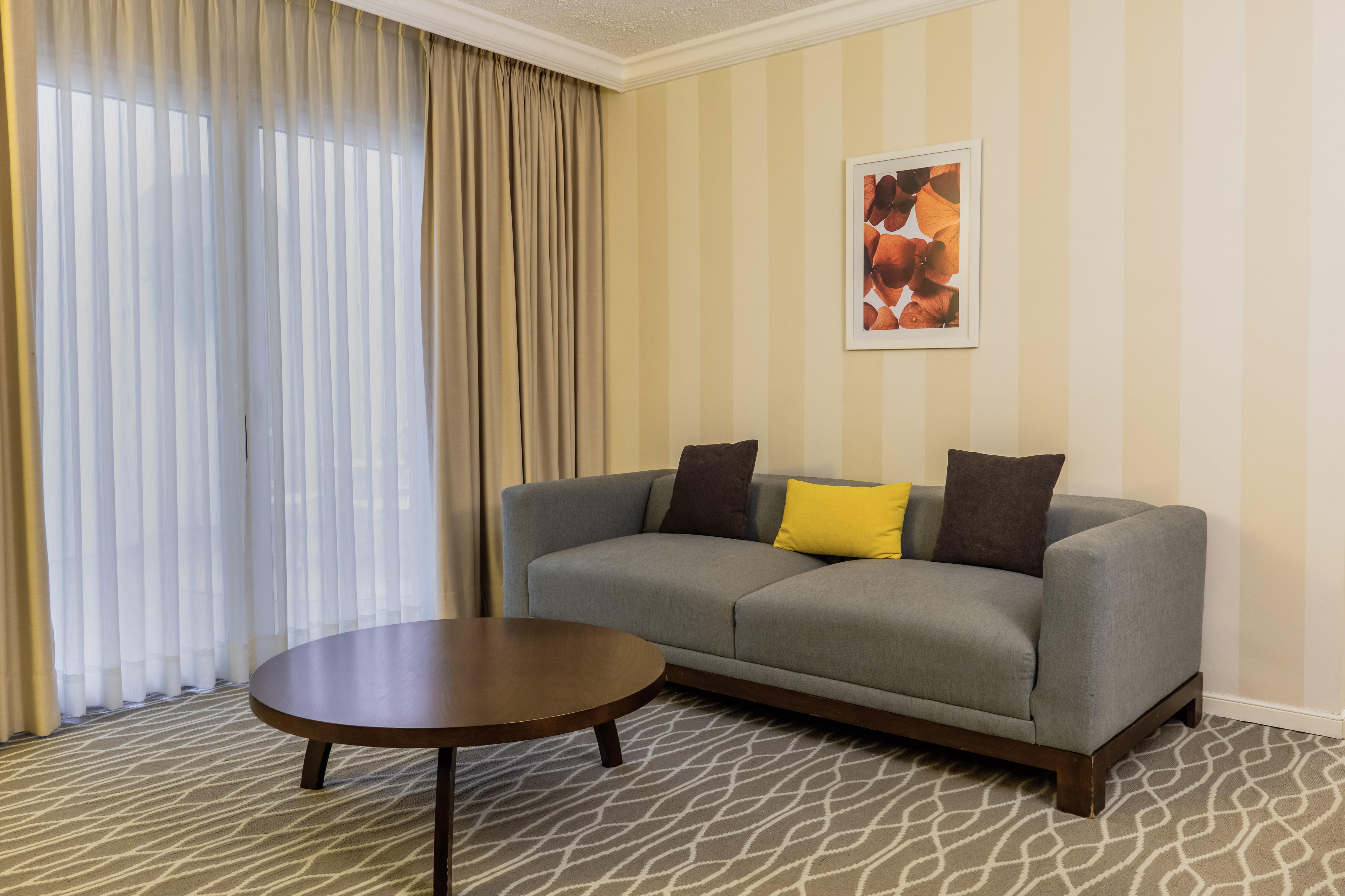Gamma Monterrey Gran Hotel Ancira Екстериор снимка A living room in a hotel suite