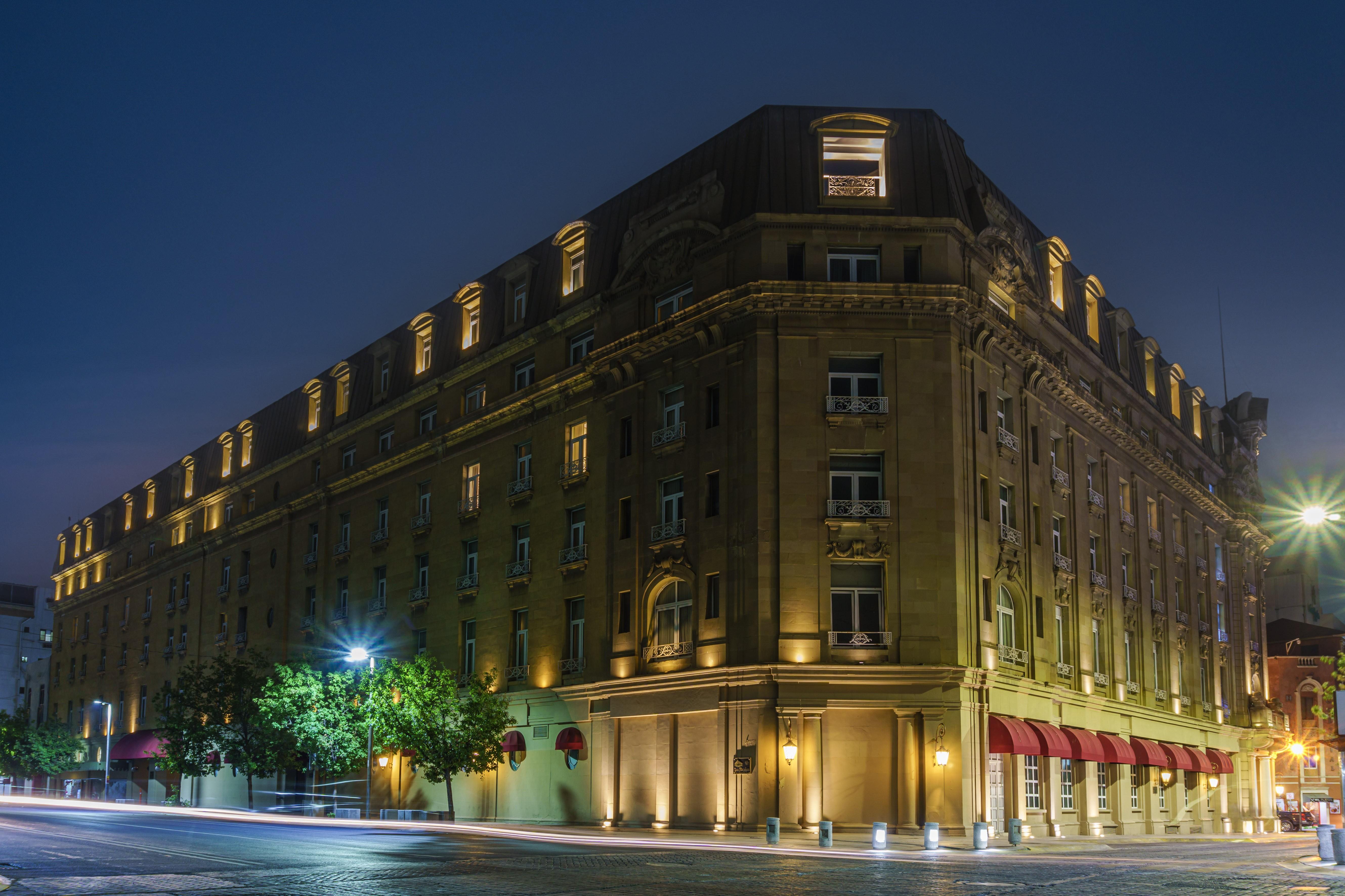 Gamma Monterrey Gran Hotel Ancira Екстериор снимка The hotel at night